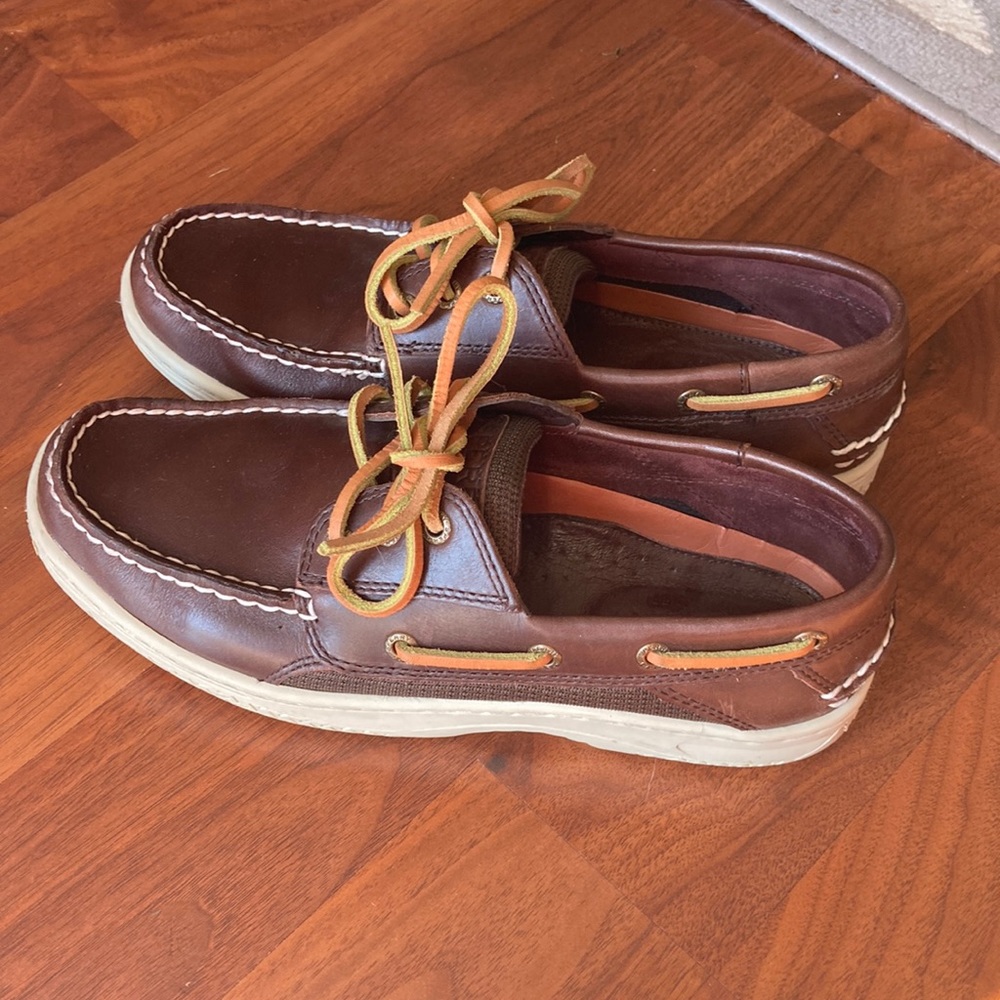 Brown leather Sperry’s